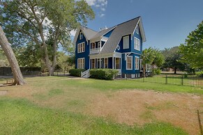 WFH Friendly: Abode w/ Balcony in Columbus!