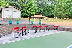 Charming Oregon Home w/ Private Pickleball Court!