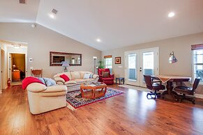 Hawthorne Vacation Rental w/ Access to Cue Lake