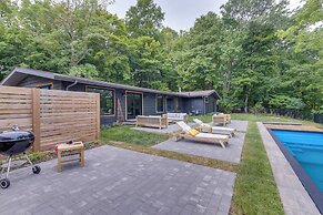 Riverfront Appleton Home With Pool & Boat Dock!