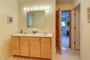 'lockes Glen' - Lakefront Geneva Getaway w/ Dock!