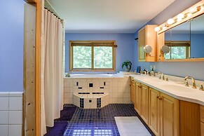 'lockes Glen' - Lakefront Geneva Getaway w/ Dock!