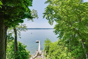 'lockes Glen' - Lakefront Geneva Getaway w/ Dock!