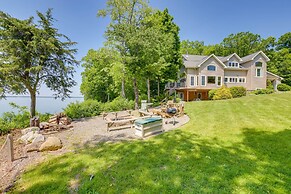 'lockes Glen' - Lakefront Geneva Getaway w/ Dock!