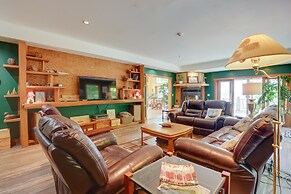 'lockes Glen' - Lakefront Geneva Getaway w/ Dock!