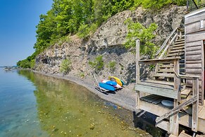 'lockes Glen' - Lakefront Geneva Getaway w/ Dock!