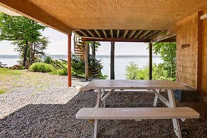 'lockes Glen' - Lakefront Geneva Getaway w/ Dock!