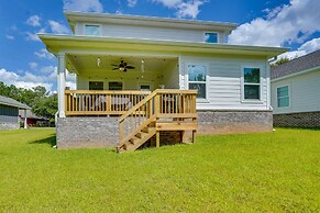 Spacious Freeport Home w/ Deck & 2 Living Areas!