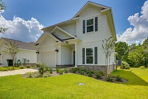 Spacious Freeport Home w/ Deck & 2 Living Areas!