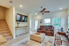 Spacious Freeport Home w/ Deck & 2 Living Areas!