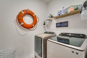 Spacious Freeport Home w/ Deck & 2 Living Areas!