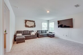 Spacious Freeport Home w/ Deck & 2 Living Areas!