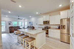 Spacious Freeport Home w/ Deck & 2 Living Areas!