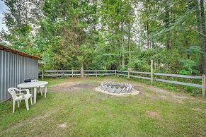 Eufaula Retreat: Community Pool & Screened Porch!