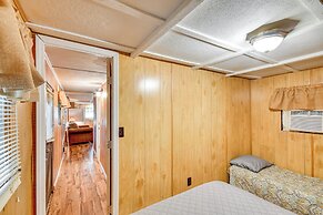 Eufaula Retreat: Community Pool & Screened Porch!