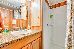 Eufaula Retreat: Community Pool & Screened Porch!