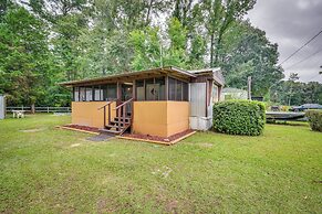Eufaula Retreat: Community Pool & Screened Porch!