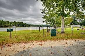 Eufaula Retreat: Community Pool & Screened Porch!