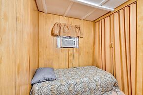 Eufaula Retreat: Community Pool & Screened Porch!