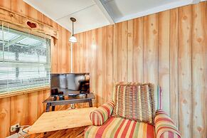 Eufaula Retreat: Community Pool & Screened Porch!