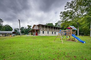 Eufaula Retreat: Community Pool & Screened Porch!