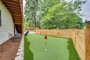 Kenmore Retreat w/ Shared Hot Tub - 1 Mi to Lake!