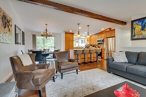 Kenmore Retreat w/ Shared Hot Tub - 1 Mi to Lake!