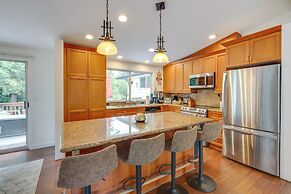 Kenmore Retreat w/ Shared Hot Tub - 1 Mi to Lake!