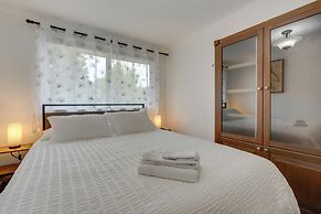 Kenmore Retreat w/ Shared Hot Tub - 1 Mi to Lake!