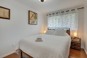 Kenmore Retreat w/ Shared Hot Tub - 1 Mi to Lake!