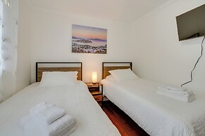 Kenmore Retreat w/ Shared Hot Tub - 1 Mi to Lake!