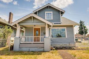 Charming Puyallup Home w/ Fireplace!