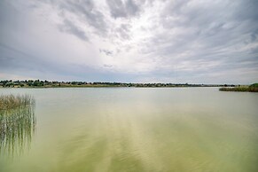 Lakefront Washington Home w/ Private Pool & Sauna