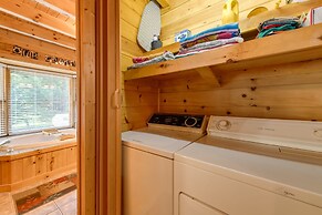 Cabin w/ Hot Tub + Fishing Pond in Del Rio!