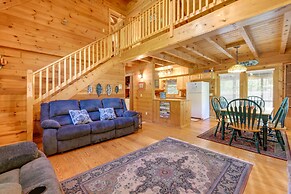 Cabin w/ Hot Tub + Fishing Pond in Del Rio!