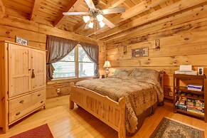 Cabin w/ Hot Tub + Fishing Pond in Del Rio!