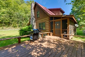 Cabin w/ Hot Tub + Fishing Pond in Del Rio!