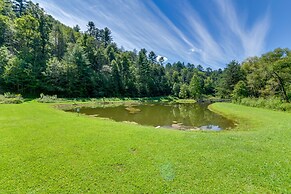 Cabin w/ Hot Tub + Fishing Pond in Del Rio!