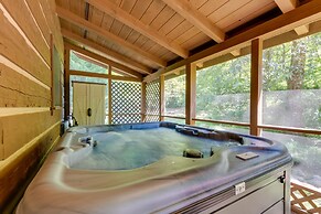 Cabin w/ Hot Tub + Fishing Pond in Del Rio!