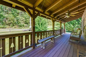 Cabin w/ Hot Tub + Fishing Pond in Del Rio!