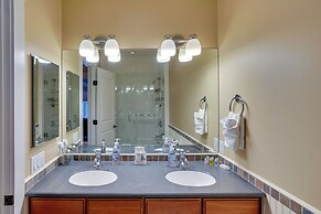 Stockbridge Retreat w/ Pool & Hot Tub!