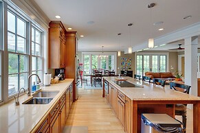 Stockbridge Retreat w/ Pool & Hot Tub!