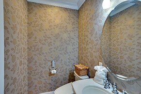 Stockbridge Retreat w/ Pool & Hot Tub!