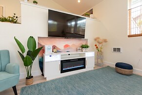 Sequim Escape w/ Gas Grill & Deck, Walk to Beach!