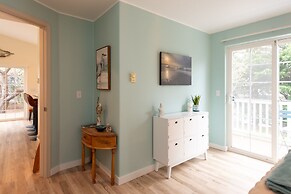 Sequim Escape w/ Gas Grill & Deck, Walk to Beach!