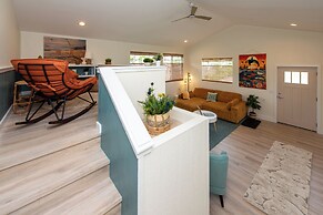 Sequim Escape w/ Gas Grill & Deck, Walk to Beach!