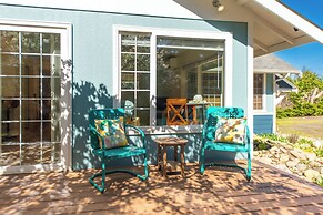 Sequim Escape w/ Gas Grill & Deck, Walk to Beach!