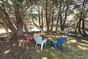 Sequim Escape w/ Gas Grill & Deck, Walk to Beach!