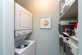 Sequim Escape w/ Gas Grill & Deck, Walk to Beach!