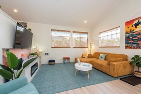 Sequim Escape w/ Gas Grill & Deck, Walk to Beach!